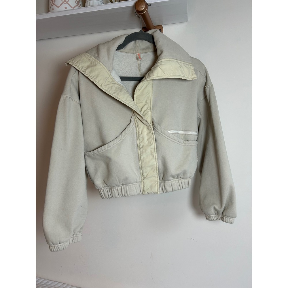 Free Movement podium wrap Cropped Athletic Jacket Beige Fleece Lined Zip Front S